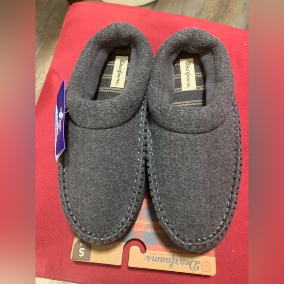 Brand new with tags Men’s DearFoarms Gray Memory Foam Slippers - Picture 3 of 8